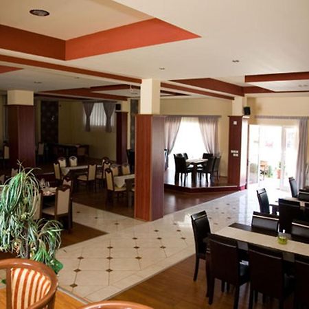 Hotel Uni Palas II Kavadar Dış mekan fotoğraf