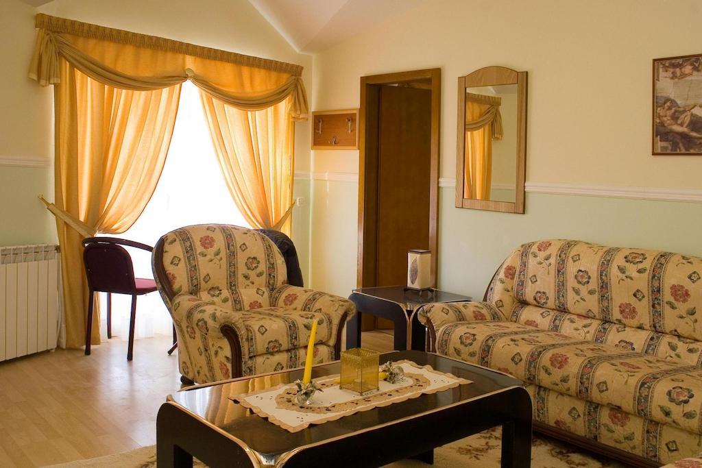 Hotel Uni Palas II Kavadar Oda fotoğraf