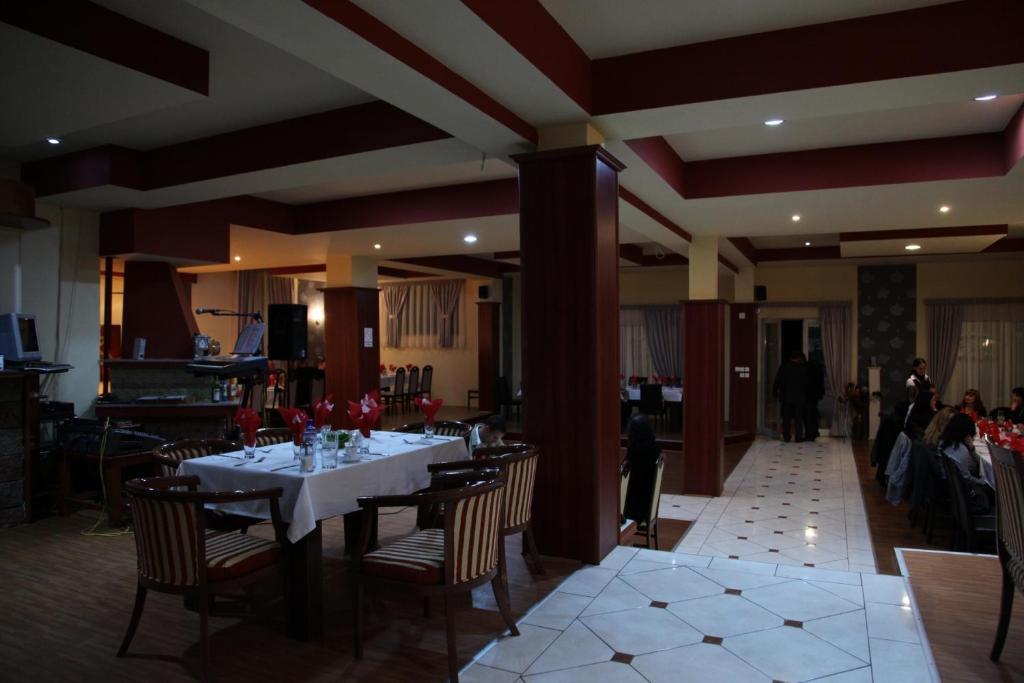 Hotel Uni Palas II Kavadar Dış mekan fotoğraf