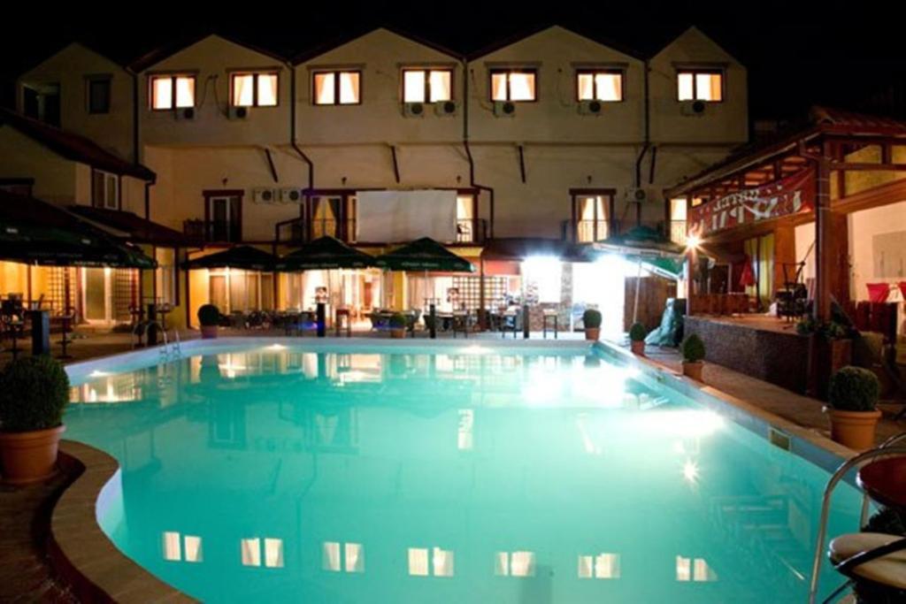 Hotel Uni Palas II Kavadar Dış mekan fotoğraf
