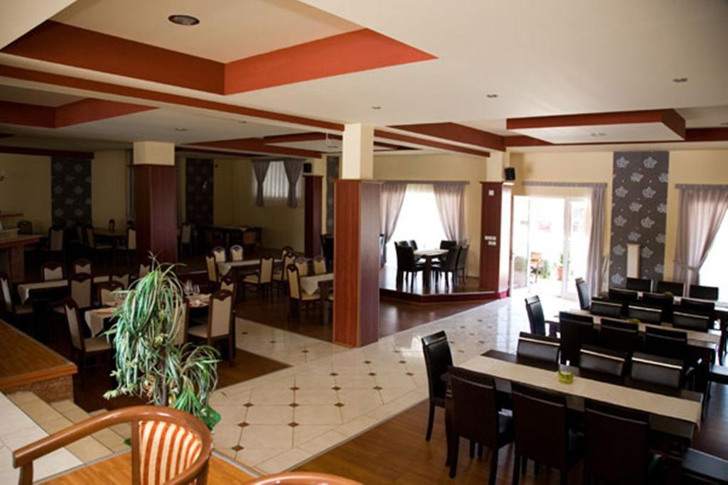 Hotel Uni Palas II Kavadar Dış mekan fotoğraf
